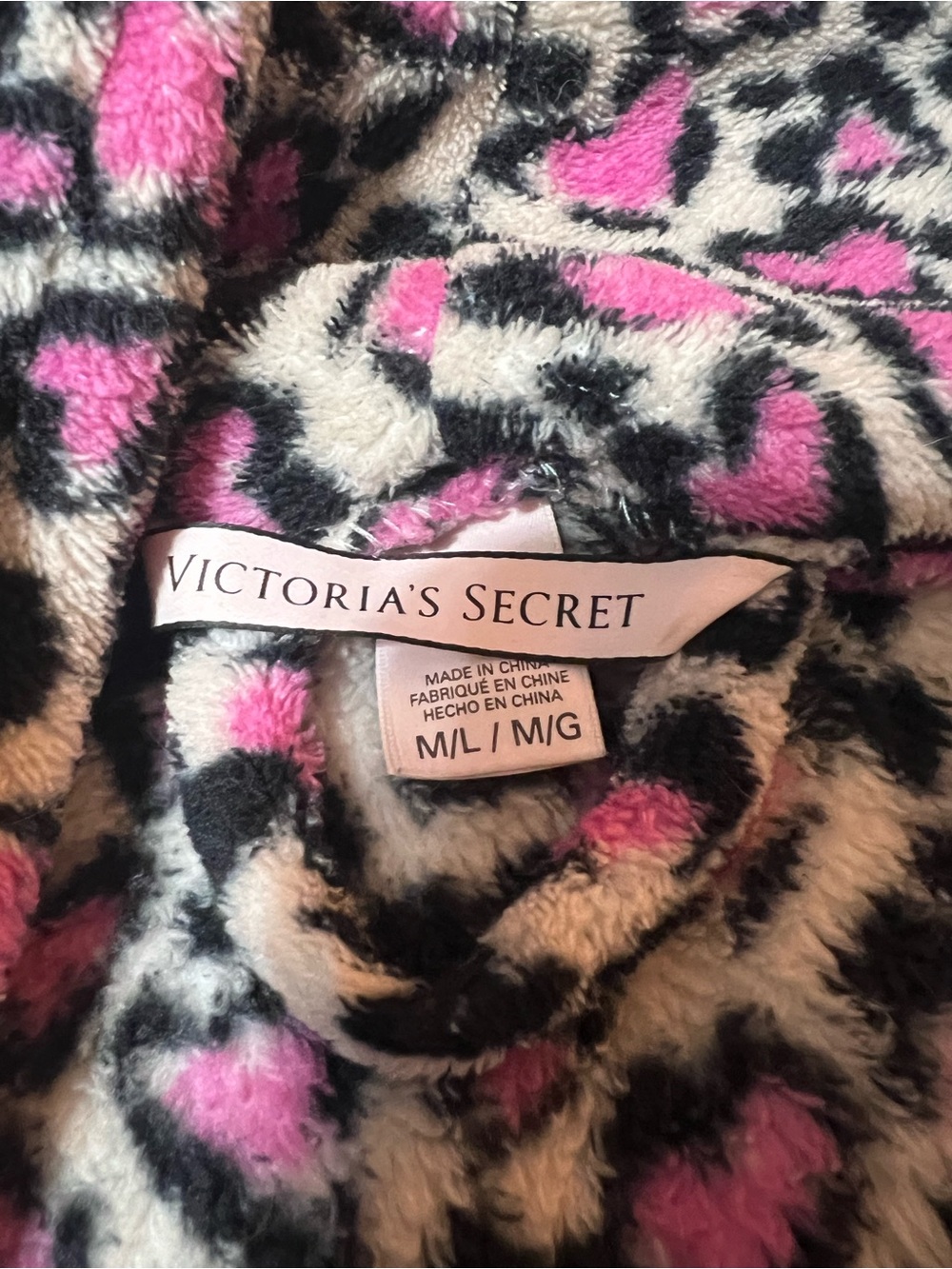 VS Robe - Picture 3 of 3